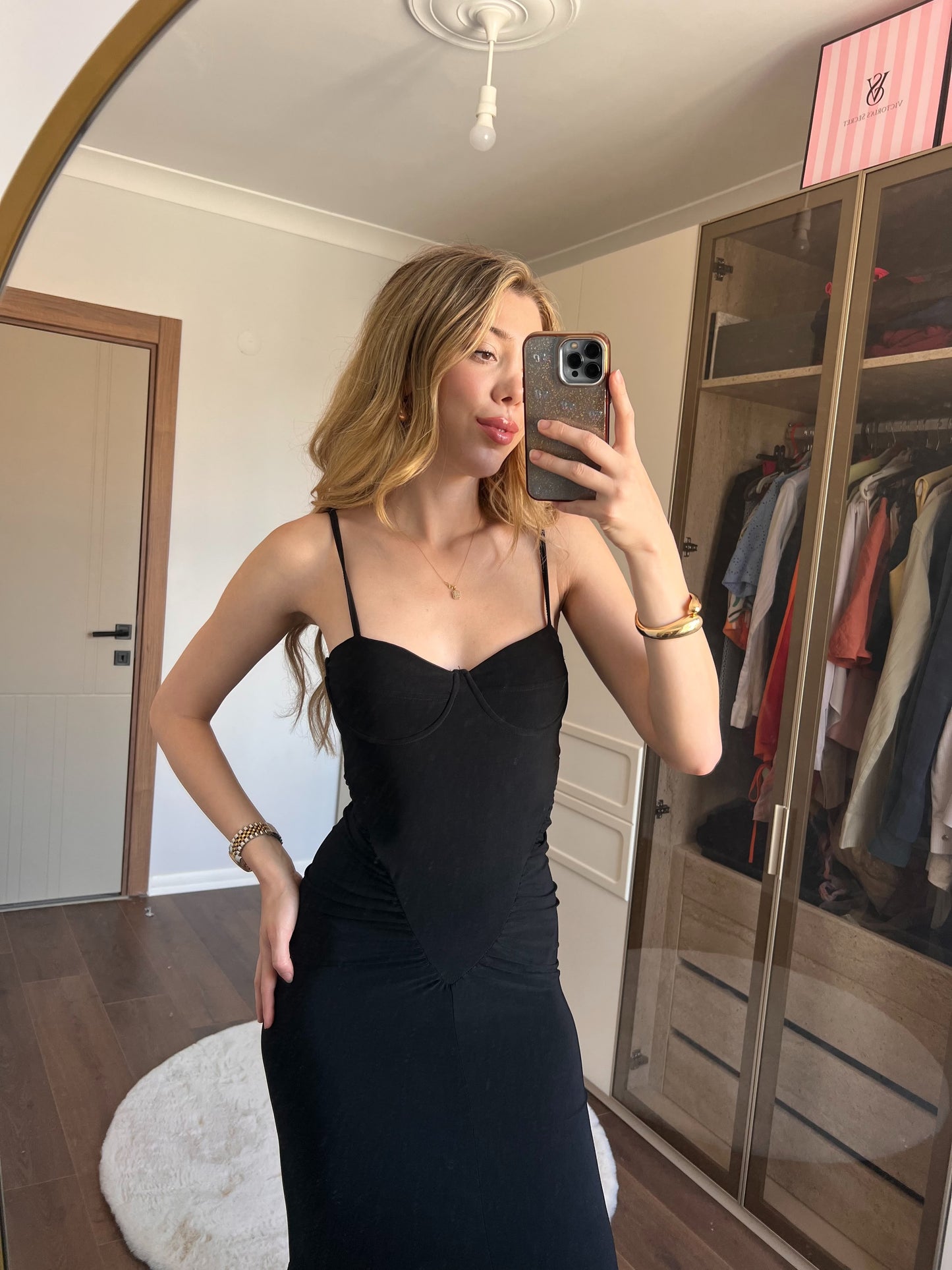 Askılı Vücuda Oturan Maxi Elbise
