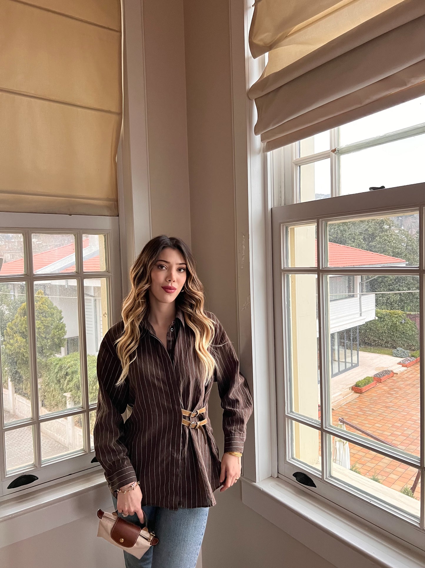 Kemer Detaylı Çizgili Gömlek