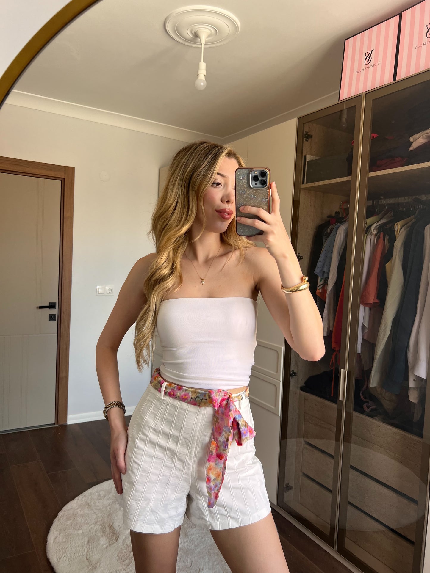Kuşak Detaylı Şort