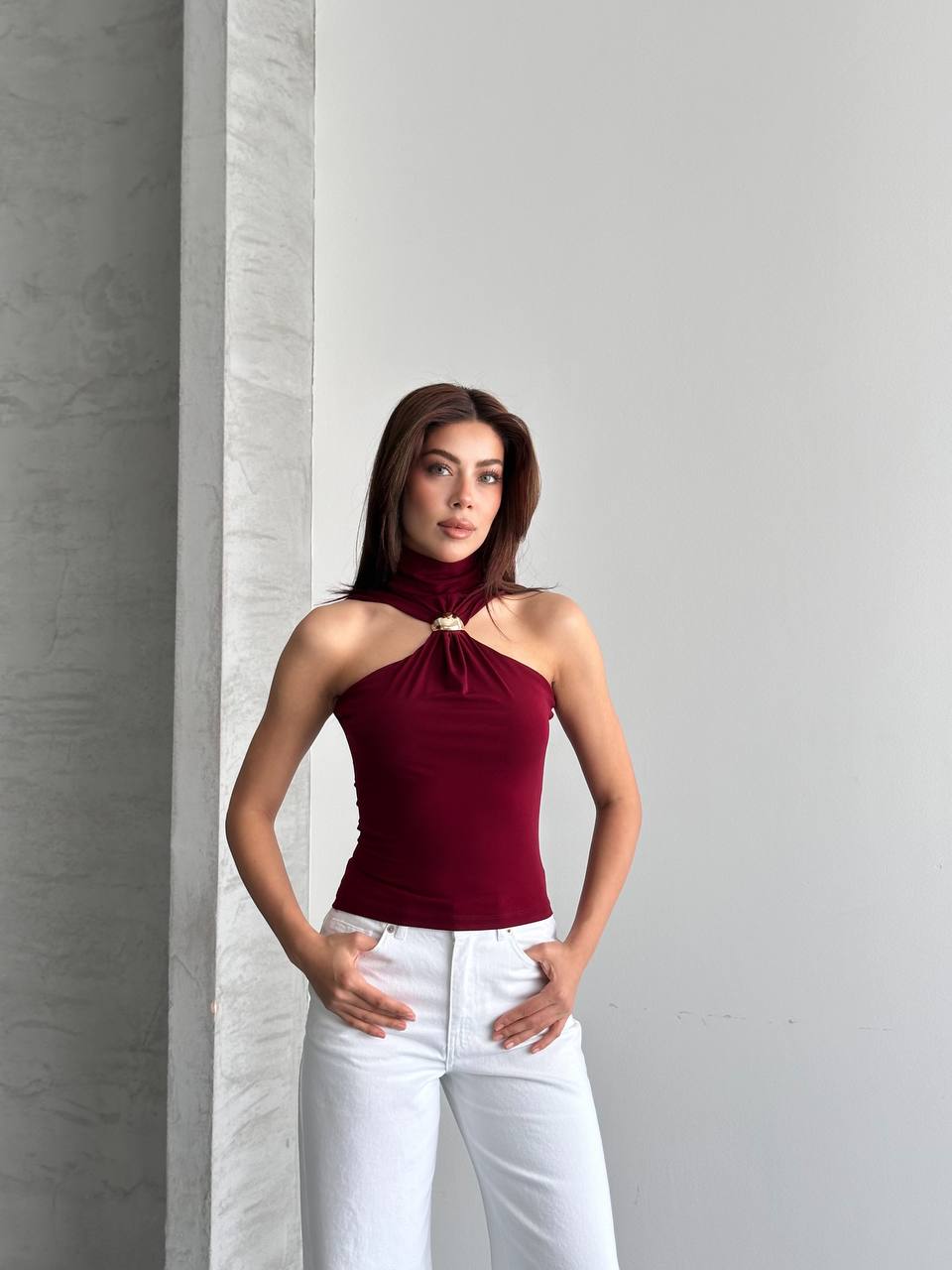 Metal Detaylı Halter Yaka Drapeli Bluz
