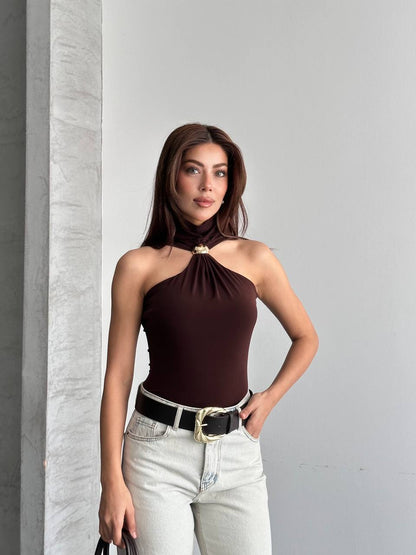 Metal Detaylı Halter Yaka Drapeli Bluz