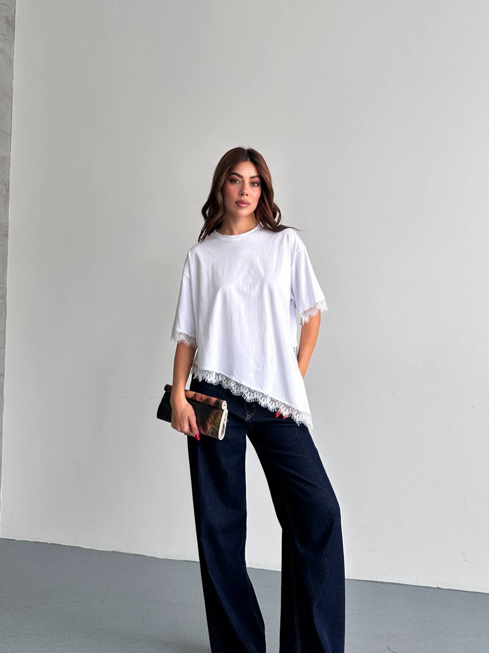 Dantel Detaylı Asimetrik Basic T-Shirt